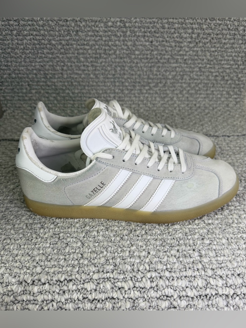 adidas Gazelle Suede Sneakers in Light Gray & White with Gum Sole Women’s Size 9 - Picture 3 of 13